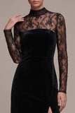 Robe en velours longue noire, coupe fourreau, à col montant, en dentelle, à manches longues et avec fente