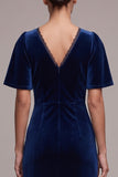 Robe en velours longue bleu marine, coupe fourreau, à col en V, en dentelle, à manches flottantes et avec fente