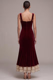 Robe en velours midi bourgogne, coupe sirène, à col cœur, à volants et avec nœud