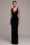 Robe en velours longue noire à corset, coupe fourreau et col en V