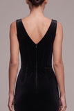 Robe en velours longue noire à corset, coupe fourreau et col en V
