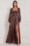 Robe de demoiselle d'honneur Maxi en satin à manches longues à col carré espresso avec fente