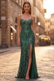 Robe de soirée longue vert foncé scintillante à paillettes, coupe sirène, à fines bretelles et avec fente