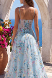 Robe de soirée longue bleue ligne A, à corset transparent, broderie florale et fines bretelles