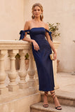 Robe de cérémonie midi bleu marine en satin, coupe fourreau et à épaules dénudées