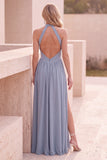 Robe de cérémonie dusty blue, ligne A, à encolure tour de cou, à taille basque, longue, avec fente