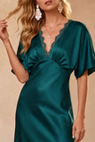 Robe longue peacock blue en satin, coupe fourreau, en dentelle, à col V, à manches courtes, longue, avec fente