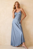 Robe de cérémonie dusty blue, coupe fourreau, en satin, à fines bretelles, longue, avec dentelle