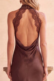 Robe de cérémonie café, coupe fourreau, en satin, à col montant, avec découpes, longue, avec dentelle