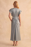 Robe de cérémonie dusty blue, coupe fourreau, à manches flottantes, avec fronces, en satin, midi, avec poches