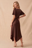 Robe de cérémonie midi café en satin, ligne A, à col en V, longueur asymétrique, en dentelle, froncée et à manches flottantes
