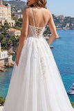 Corset à bretelles fines blanches Une robe de mariée en tulle appliqué de la ligne