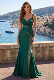 Robe de bal de bal en satin satin vert foncé à bretelles fines
