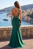 Robe de bal de bal en satin satin vert foncé à bretelles fines