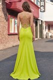 Robe de bal de bal jaune moutarde appliquée à col rond avec fente