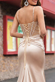 Robe de bal de bal en corset perlé de champagne