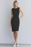 Robe courte de travail moulante sans manches en satin ivoire