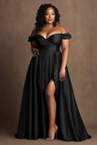 Robe longue formelle en satin bleu marine à épaules dénudées grande taille avec fente