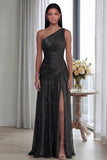 Robe d'invitée de mariage longue dorée à une épaule plissée avec fente