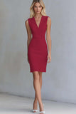 Robe de travail courte moulante en satin ivoire à col en V