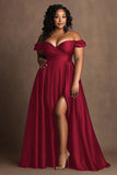 Robe longue formelle en satin bleu marine à épaules dénudées grande taille avec fente
