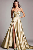Dusty Sage Bustless Une ligne froncée Robe de bal longue en satin avec fente