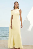 Robe longue de graduation cape à une épaule fourreau blanc