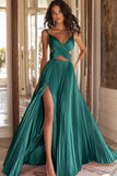 Une ligne robe de bal rose plissée à col en V avec fente