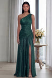 Robe d'invitée de mariage longue dorée à une épaule plissée avec fente