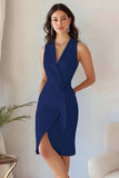 Robe de travail moulante en crêpe bleu ciel à col en V
