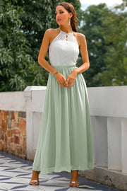 Robe longue sauge poussiéreuse à dos ouvert