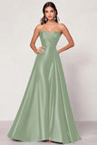 Robe longue de bal en satin vert foncé