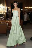 Robe de gala bustier en satin rose fourreau