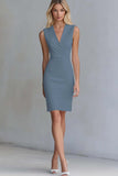 Robe de travail courte moulante en satin ivoire à col en V