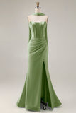 Robe de soirée longue sirène vert clair satin bustier sans bretelles avec fentes latérales et foulard