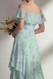 Longue robe longue de demoiselle d’honneur verte en mousseline A Line à motifs floraux avec volants