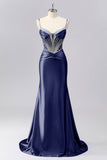 Robe de soirée sirène froncée en satin gris bleu corset scintillant décorée de strass