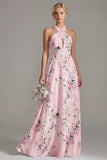 Longue robe de demoiselle d’honneur rose à col nu à boutons à fleurs