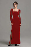 Robe formelle noire en velours à longues fentes avec manches longues