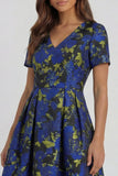 Robe d'invitée de mariage midi imprimé floral bleu et blanc ligne A manches courtes