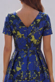 Robe d'invitée de mariage midi imprimé floral bleu et blanc ligne A manches courtes