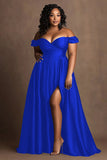 Robe longue formelle en satin bleu marine à épaules dénudées grande taille avec fente