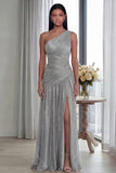 Robe d'invitée de mariage longue dorée à une épaule plissée avec fente
