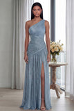 Robe d'invitée de mariage longue dorée à une épaule plissée avec fente