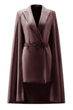 Mini robe de travail moulante blanche à revers en pointe avec cape