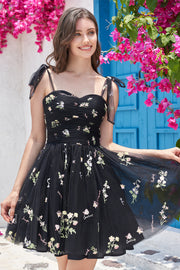 Mignonne Bretelles spaghetti ligne A Noir Cocktail Robe avec Broderie