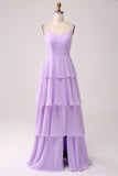 Une ligne bretelles spaghetti à plusieurs niveaux en mousseline de soie lilas robe de demoiselle d’honneur avec fente