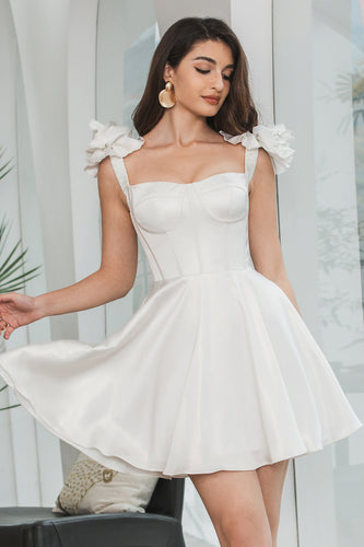Robe courte de graduation corset trapèze blanc avec volants