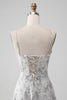 Charger l&#39;image dans la galerie, Robe de demoiselle d’honneur à bretelles spaghetti de fleurs brunes blanches avec volants