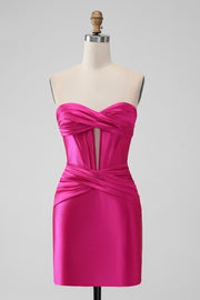 Mini-robe moulante de cocktail en satin fuchsia sweetheart corset